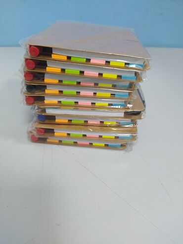 биндеры fellowes с металлическим корпусом: Продам блокноты с ручками и разными закладками, 150 сом 1шт