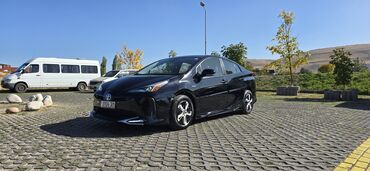 Toyota: Toyota Prius: 2019 г., 1.8 л, Автомат, Гибрид, Седан