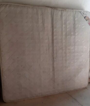 matraslı: MATRAS. ENI 195 UZUNLUQU 167. SELIQELIDIR. UZLUKDE CEKDIRMEK VAR ELA
