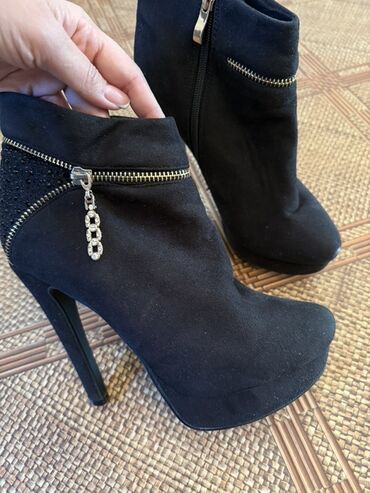 черные замшевые ботильоны: Женские ботильоны на высоком каблуке - Цвет: черный - Материал