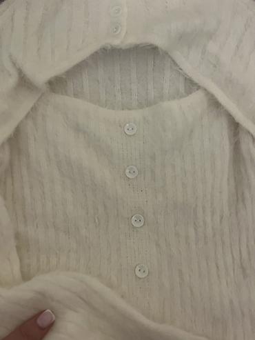 kolej jaket: Ağ rəngdə, düyməli trikotaj kardiqan. - Yumşaq, tüklü toxuma; nazik — 2