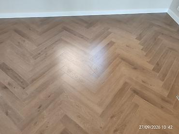 Parket döşəmə xidməti – balıqquyruğu (herringbone) və düz xətt dizaynı lalafo.az -da Parket döşəmə xidməti – balıqquyruğu (herringbone) və düz xətt dizaynı