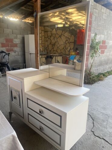 стол круглый кухонный: Туалетный столик, С зеркалом, цвет - Бежевый