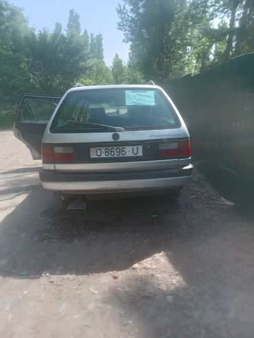Volkswagen: Volkswagen Passat: 1990 г., 1.8 л, Механика, Бензин, Универсал