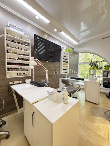 место в салоне: Ищем мастеров ногтевого сервиса 💅 Удобный график 2/2 Наработанная