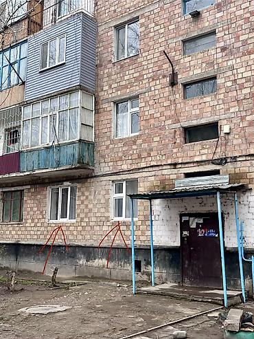 Подвесные потолочные светильники: Город Токмок Продается дом в 3 микрорайоне 3 комнатная квартира, 1 — 20