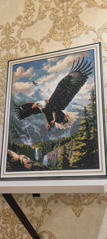 Картины: Продаю готовую картину 30 на 40см (мозайка) и картину красками на — 10