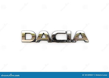 laser za optiku: Samolepljiv metalni znak Dacia
Dimenzije znaka: 15cm x 3cm — 1