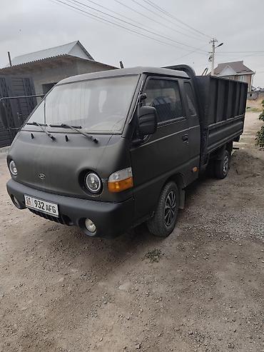 Грузовой малотоннажный автомобиль с открытым бортовым кузовом