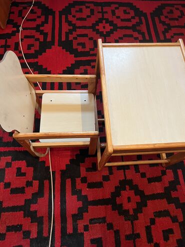 стол и стулья кухонные: Стульчик для кормления Для девочки, Для мальчика, Б/у