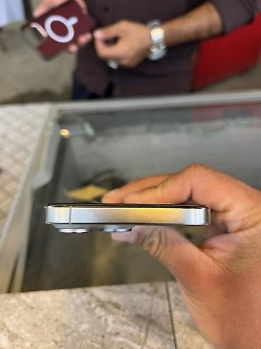 ikinci el ayfon 12 pro max: IPhone 15 Pro Max, 256 GB, Gümüşü, Barmaq izi, Simsiz şarj, Face ID — 8