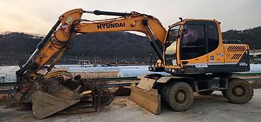 Экскаваторы: Экскаватор, 2015 г., Колесный — 4