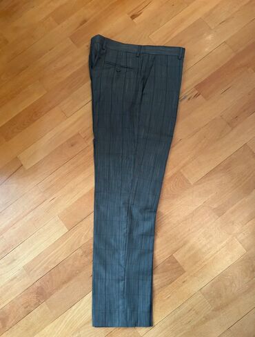 Kostyumlar: Kişi kostyum dəstləri – 5 model satılır. Qiymətlər fərqlidir. - 1-ci — 5