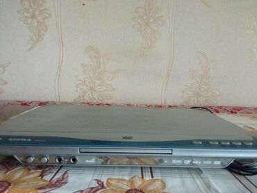 купить видеомагнитофон новый: DVDплейер для просмотра