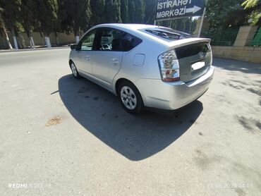Toyota: Toyota Prius – hibrid hetçbek Xüsusiyyətlər: - Korpus: 5 qapılı — 9