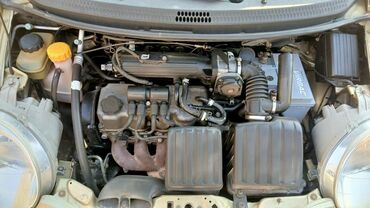 Другие автомобили: Компактный 5‑дверный хэтчбек. Кузов и салон: - Золотистый цвет — 5