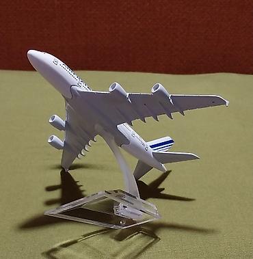 elmin: Təyyarə France A380 model təyyarə maket. Metro stansiyalarının — 10