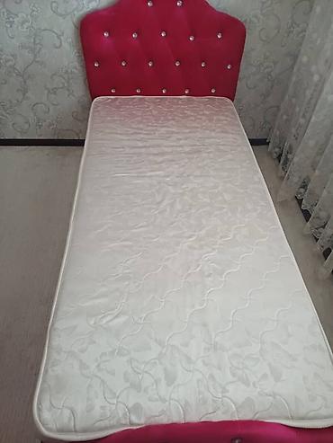 bunk bed: Односпальная кровать с мягким изголовьем и матрасом. - Размер — 4