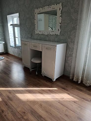 Mebel: Klassik tərzdə dəbdəbəli yataq otağı dəsti Komplektin tərkibi: - — 2