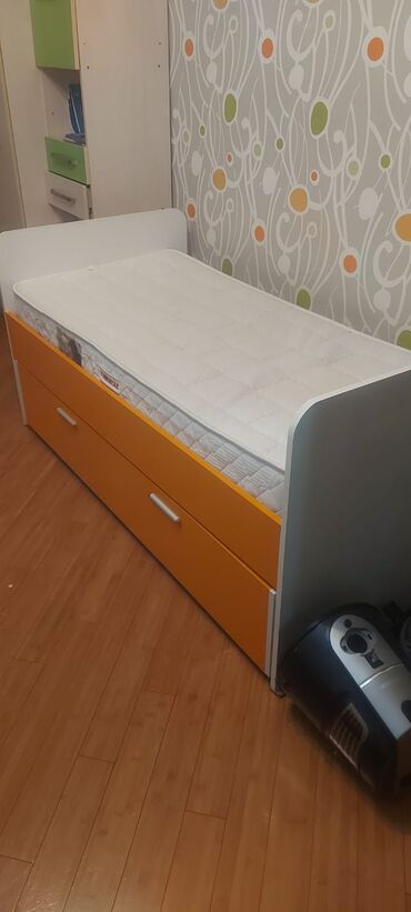 кроватка детская: Б/у, Для девочки и мальчика, Без подьемного механизма, С матрасом, С выдвижными ящиками, Азербайджан