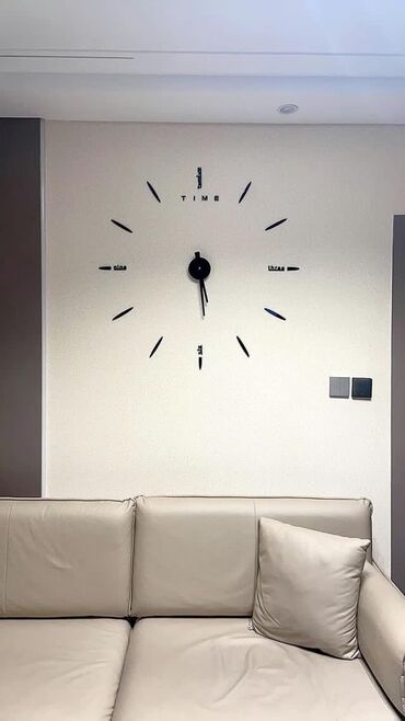 Декор для дома: Настенные часы, диаметр 130 см В наличии серебренные, золотистые и
