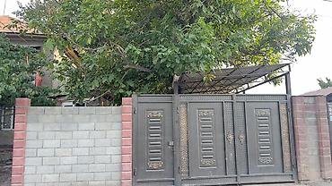 Продажа коттеджей и домов: Срочно продается дом в городе Бишкек по улице Кумарыкской 18площадью — 2