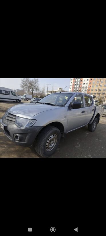 Mitsubishi: Mitsubishi L200: 2012 г., 2.5 л, Механика, Дизель, Внедорожник