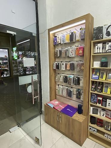 vitrin paltar: Telefon aksesuarları və elektronik məhsullar mağazası üçün vitrin və — 8