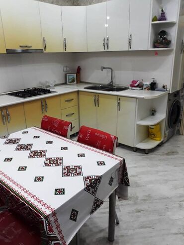 Uzunmüddətli kirayə mənzillər: Razində Aygün mollun yanı 14 mərtəbəli binanın 8-ci mərtəbəsi ümumi — 14