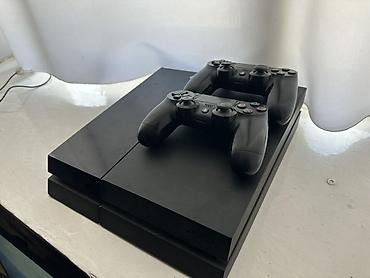 PlayStation 4 Fat (PS4) прошитый с двумя беспроводными геймпадами