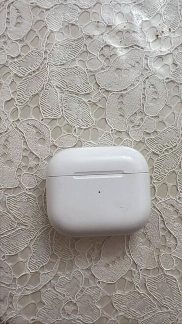 Salam
Airpods 2 
yalnız qabı var, qulaqlıqları itirilib