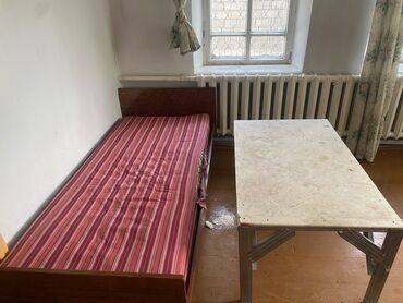 Односпальные кровати: Кровать в хорошем состоянии заберете когда хотите цена 1000сом кровать