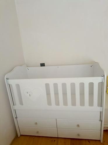 mebel satıram: Ağ rəngli uşaq çarpayısı satılır. Model həm funksional, həm də — 4