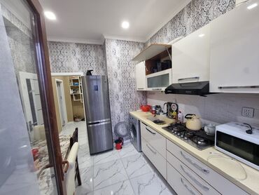 Uzunmüddətli kirayə mənzillər: - Çoxmərtəbəli yaşayış kompleksində mənzil. - Geniş, səliqəli həyət — 7