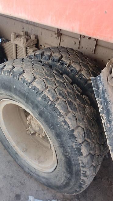 Аренда самосвала: КамАЗ самосвал, оранжевого цвета, с двускатными задними колесами — 3