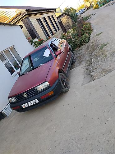 Volkswagen Vento: 1992 г., 1.8 л, Механика, Бензин, Седан at lalafo.kg Volkswagen Vento: 1992 г., 1.8 л, Механика, Бензин, Седан