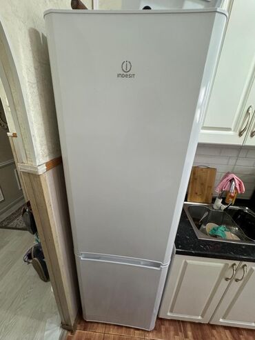 Холодильники: Холодильник Indesit, Б/у, Двухкамерный, No frost