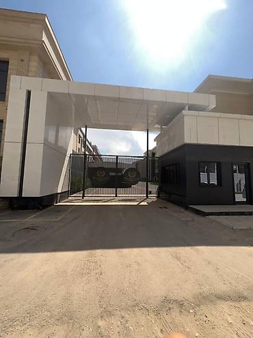 14: 4 комнаты, 218 м², 1 этаж — 3