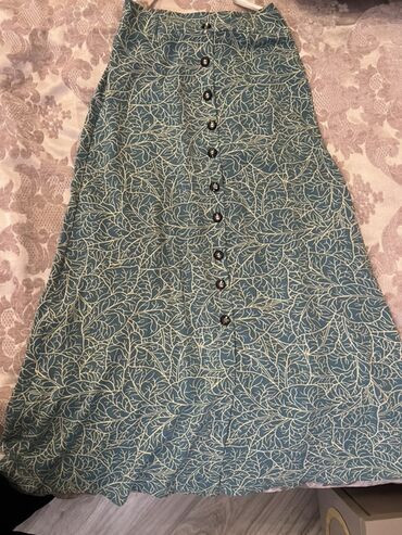 дождевик купить в баку: Yarpaq naxışlı ətək - Model: A-kəsim, dizdən aşağı uzunluq - Rəng