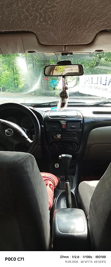 07 radiatoru: Nissan Sunny sedan - Kuzov: 4 qapılı sedan, mavi rəng - Mühərrik — 4