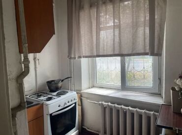 суточный кв город ош: 1 бөлмө, 28 кв. м, Хрущевка, 1 кабат
