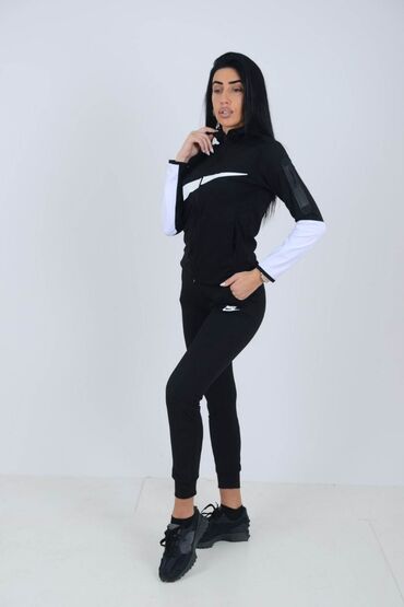 Gornji i donji deo: Cena 2,900
Mokra likra S, M, L, XL
8 boja — 1