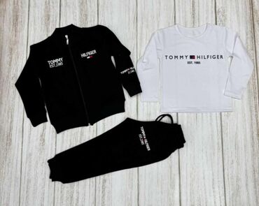 Komplet trenerke: Dečiji trenerka set – 3 dela Opis: - Komplet sadrži: gornji deo sa — 1