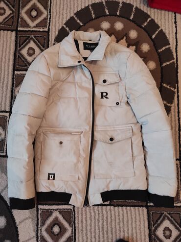 детская верхняя одежда: Продаётся Деми сезонная куртка на возраст 10-12 лет