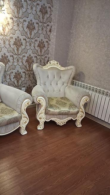 salon divan: Klassik üslubda yumşaq mebel dəsti - Tərkib: 1 ədəd 3 nəfərlik divan — 3