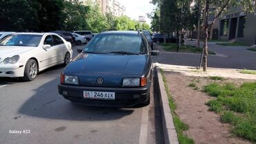 авто уна: Volkswagen Passat: 1993 г., 1.8 л, Автомат, Бензин, Универсал