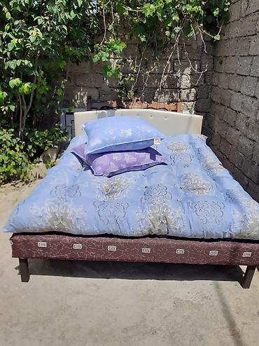 Çarpayılar Taza hazırı var Çatdırılma var Yun döşak 60 manat Balış 20