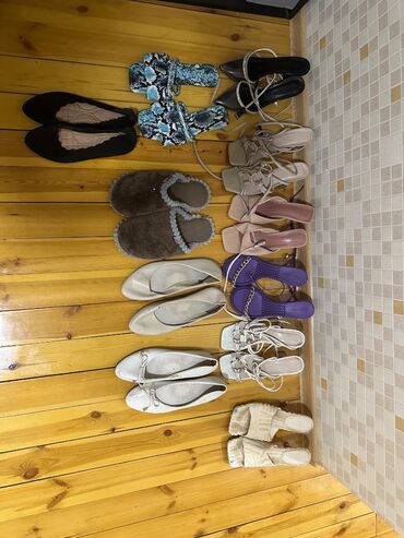 Çəkmələr: Ikinci el ayyaqabilar iclerinde tezeside var ve yumsaq oyuncaqlar — 9