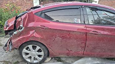Hyundai: Hyundai Elantra: 1.6 l | 2012 il Sedan — 3