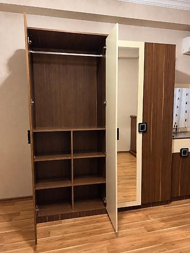 Мебель для дома: Yataq otağı üçün şkaf - Dizayn: İsti qoz ağacı teksturası və krem — 2